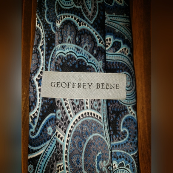 Geoffrey Beene Necktie, Blues and blacks - Picture 3 of 12